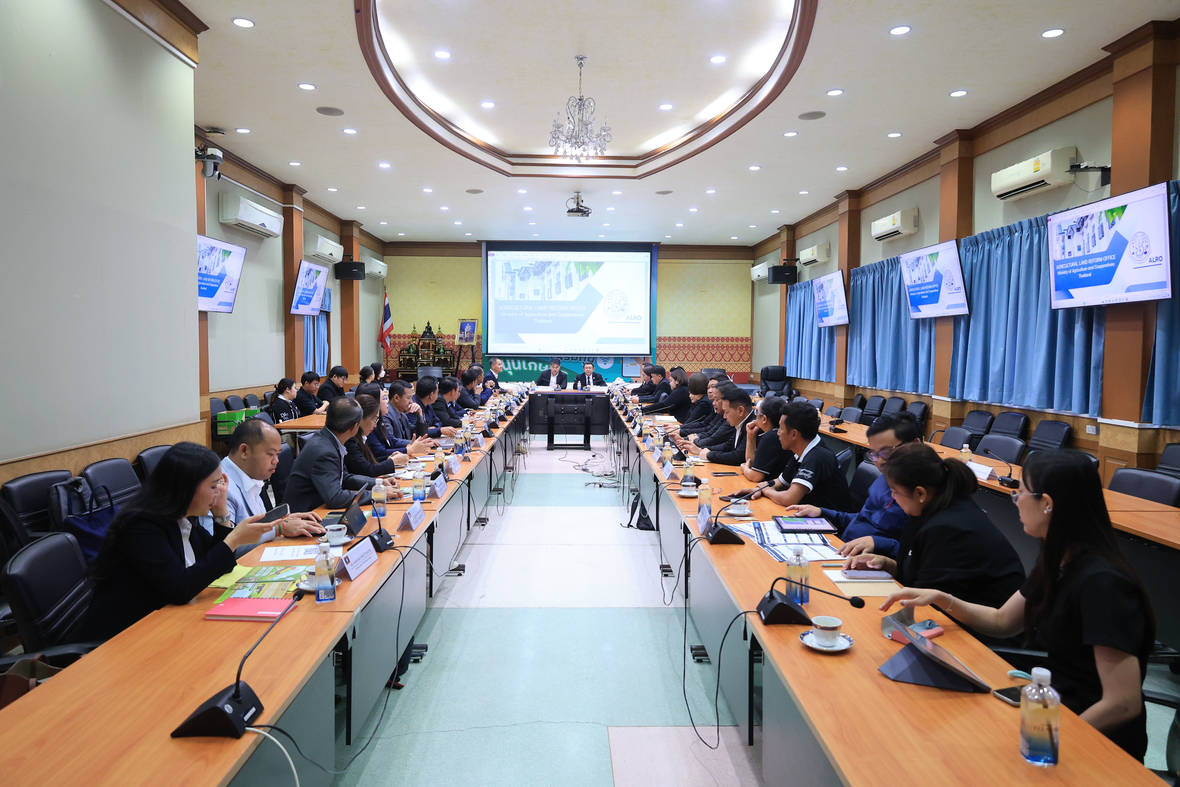 title - ส.ป.ก. ต้อนรับคณะผู้บริหารและเจ้าหน้าที่จากกรมบริหารและจัดการที่ดิน สปป.ลาว 